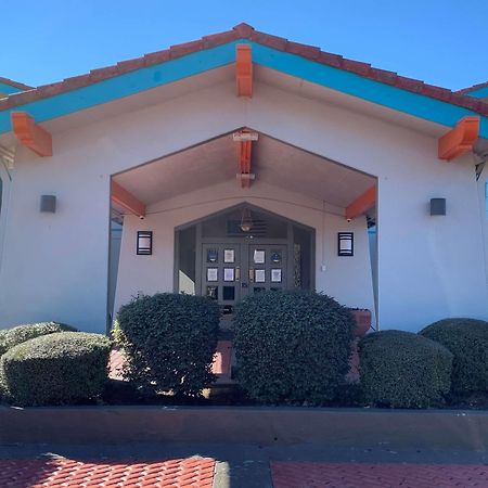 Howard Johnson By Wyndham Columbus Fort Moore Экстерьер фото