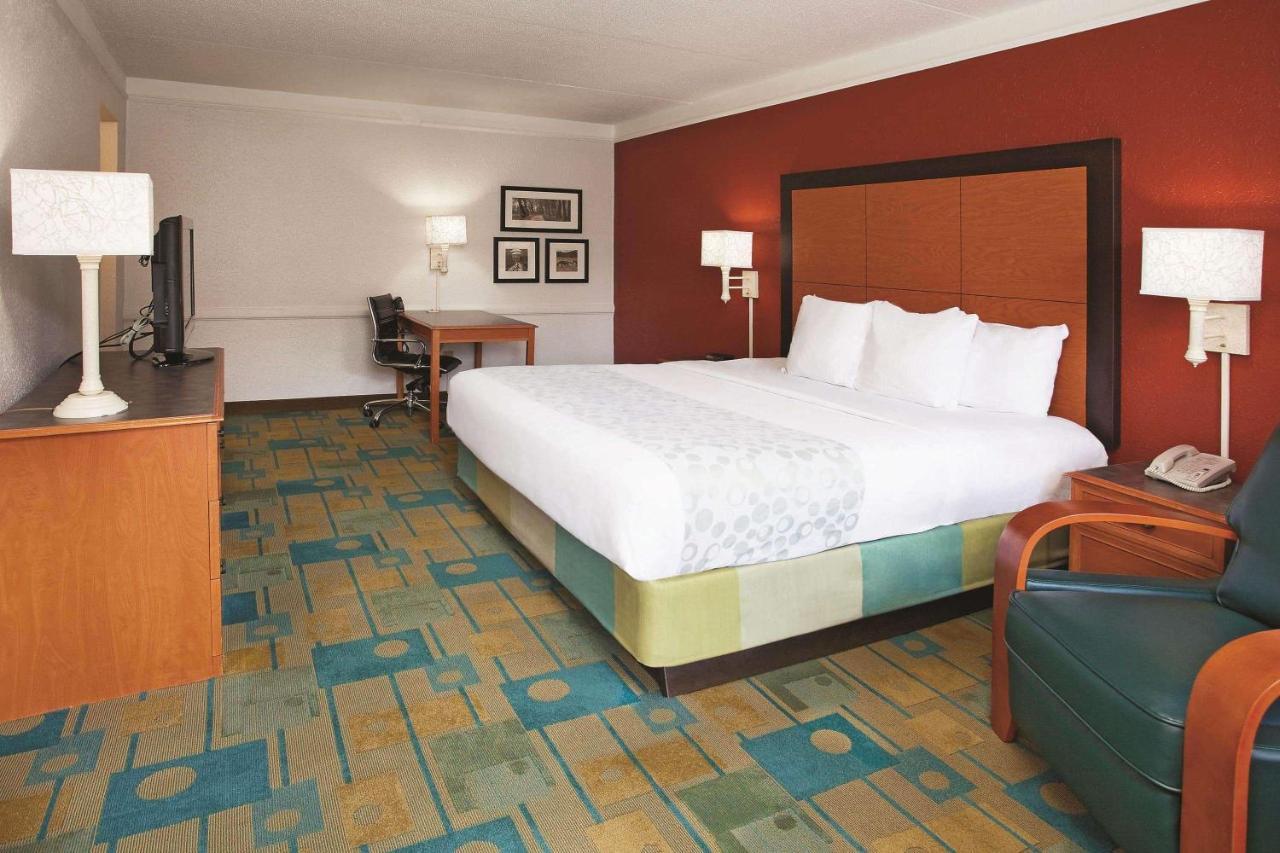 Howard Johnson By Wyndham Columbus Fort Moore Экстерьер фото