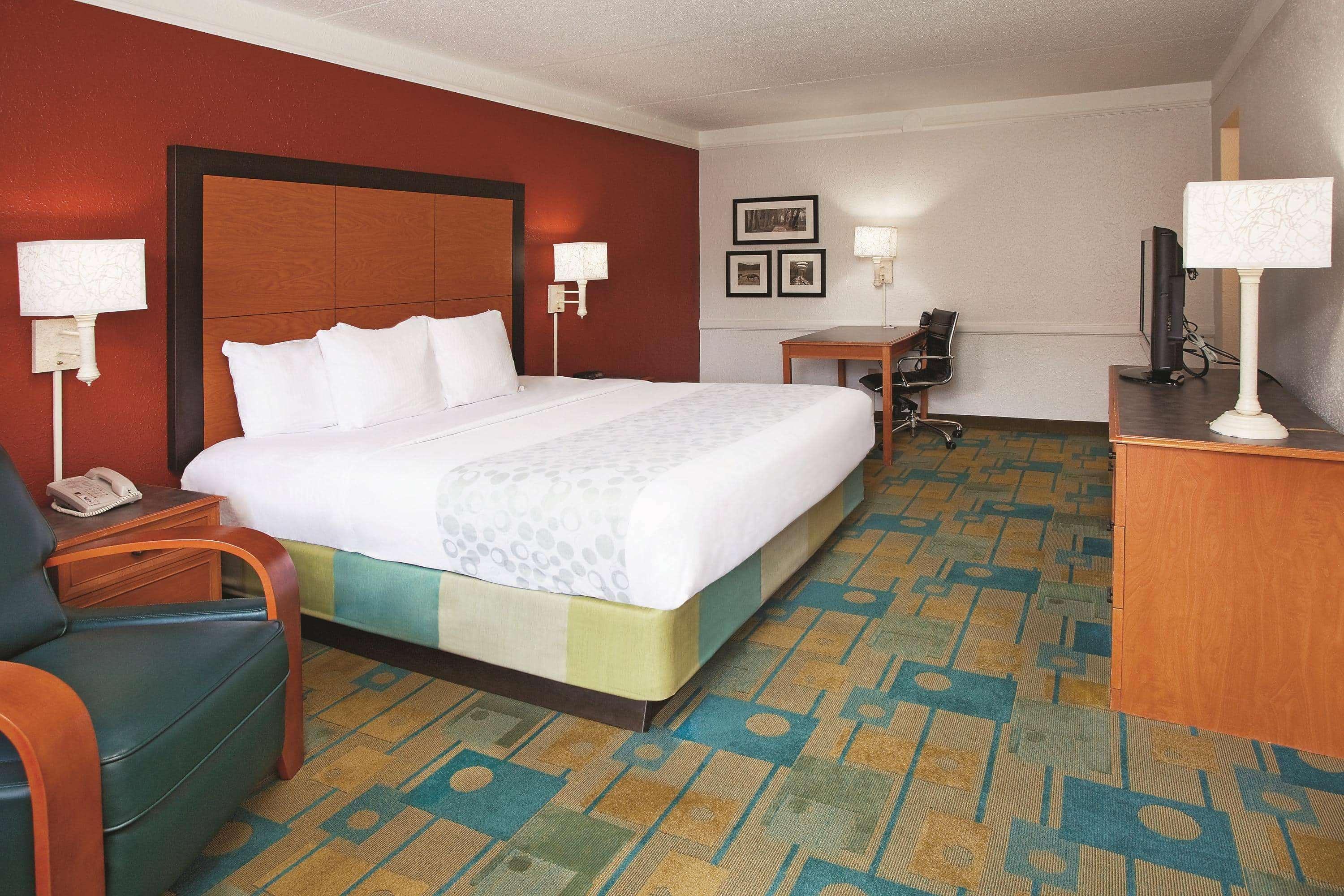 Howard Johnson By Wyndham Columbus Fort Moore Экстерьер фото