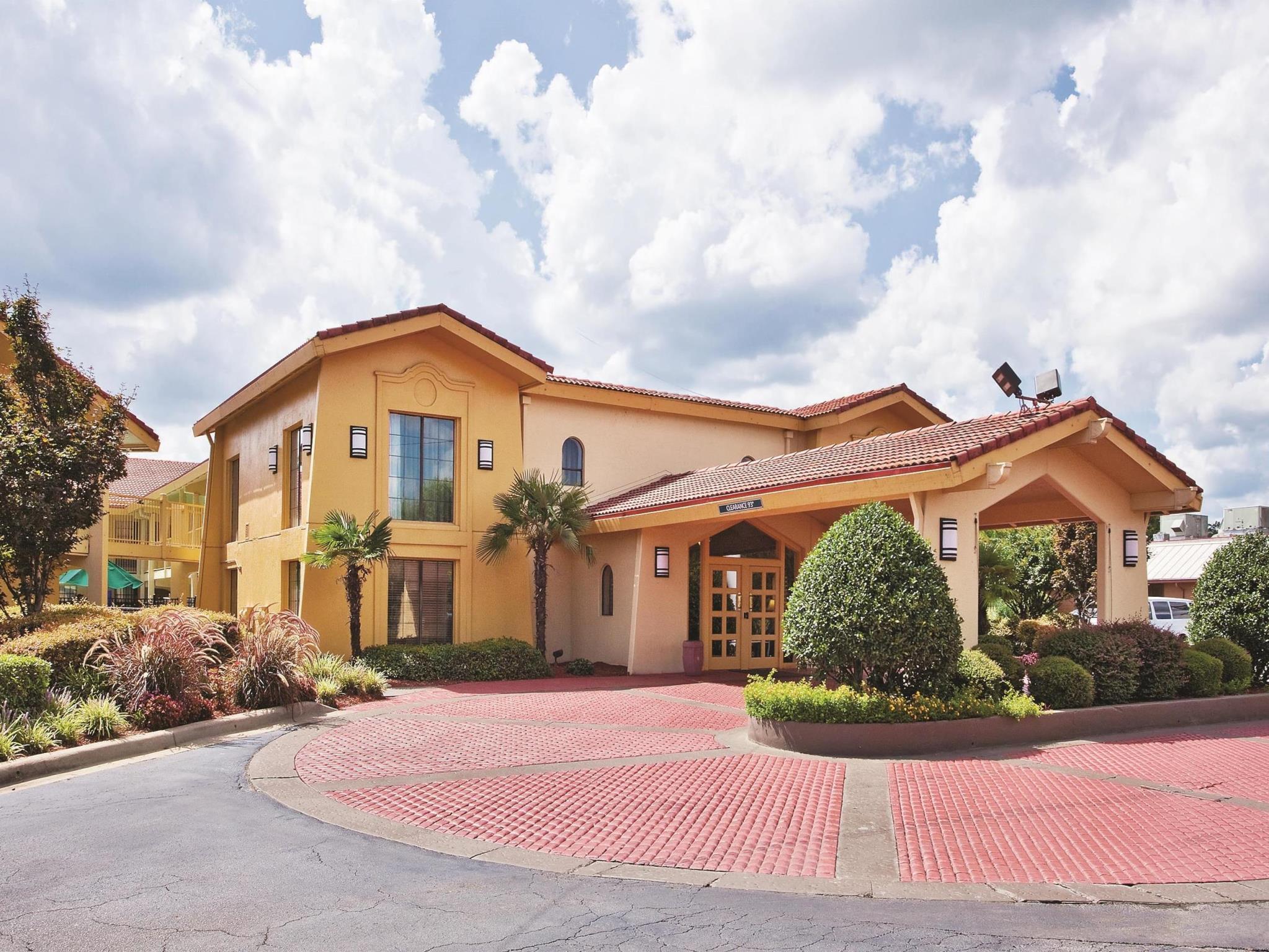 Howard Johnson By Wyndham Columbus Fort Moore Экстерьер фото