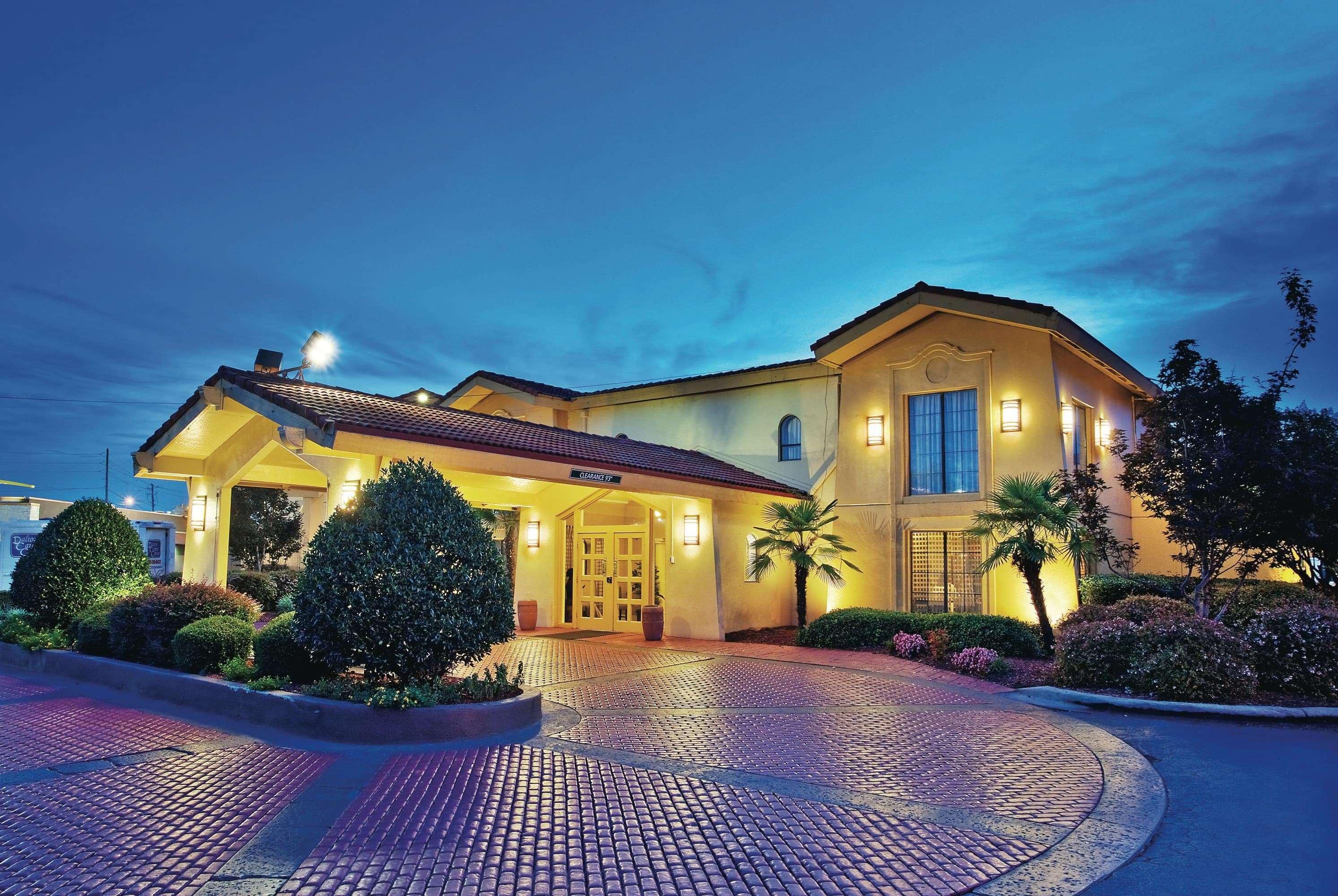 Howard Johnson By Wyndham Columbus Fort Moore Экстерьер фото