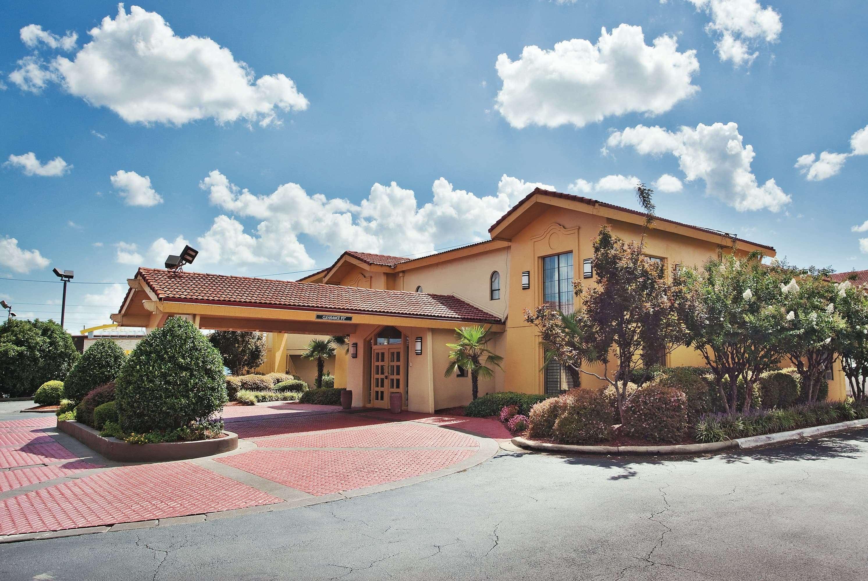 Howard Johnson By Wyndham Columbus Fort Moore Экстерьер фото